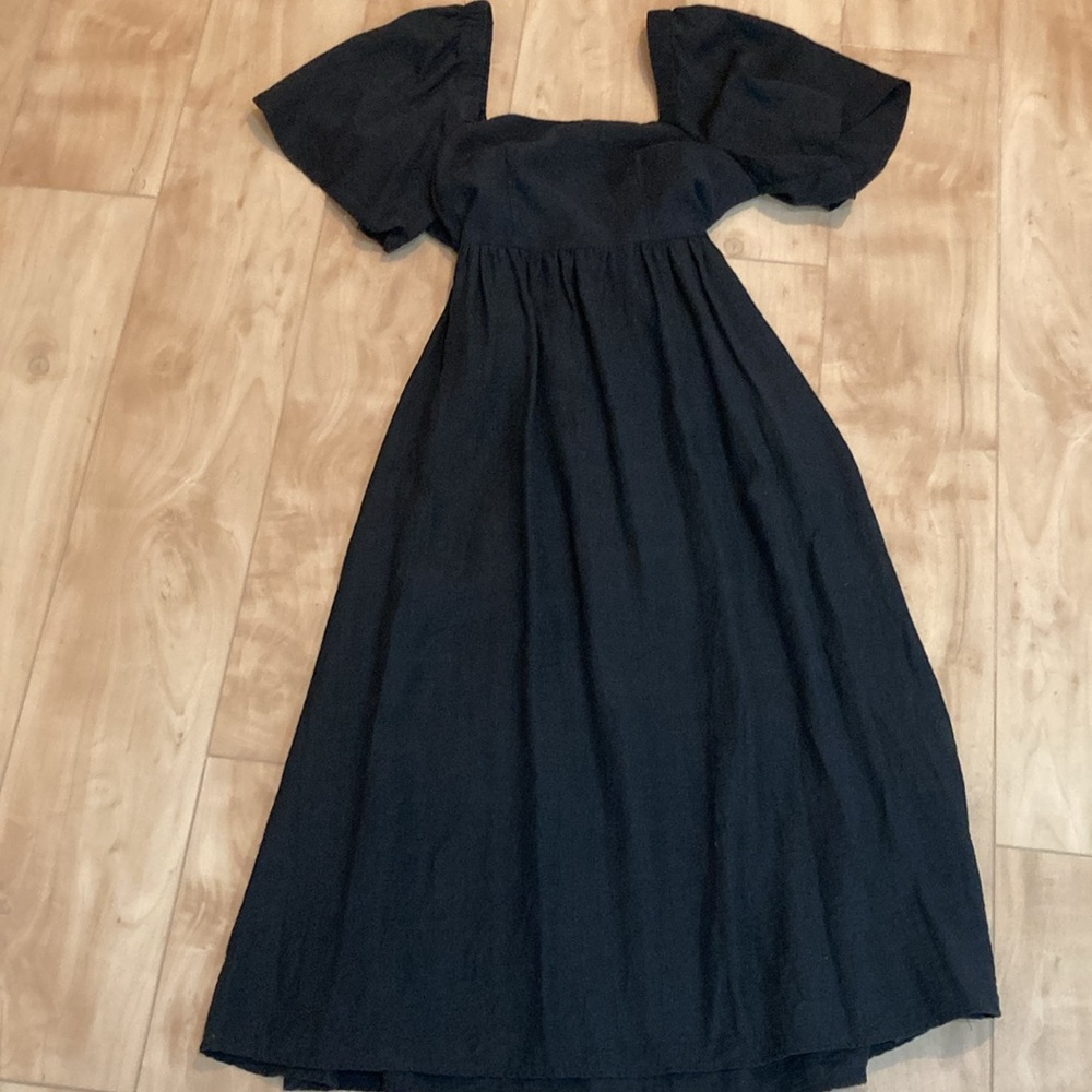 Open/tie back flutter sleeve midi